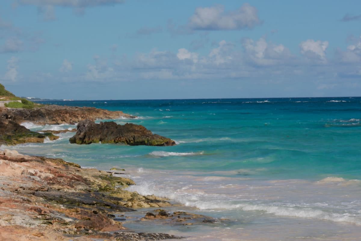 Pink sand beach and turquoise water, Bermuda